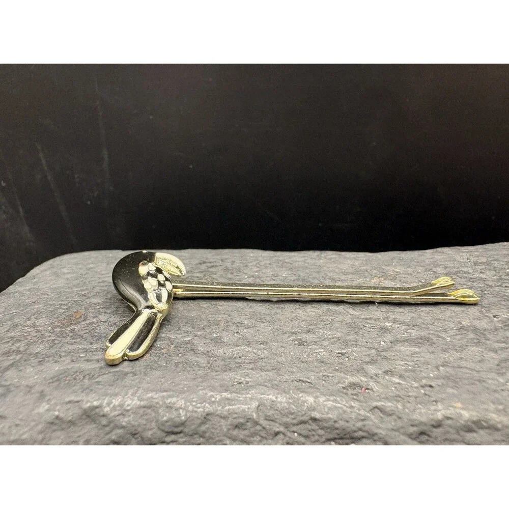 Hair pin Toucan in black and white enamel.